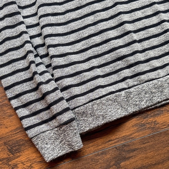 Lucky Brand Men's Black and Gray Striped Sweater size Medium (G5) - Picture 3 of 6